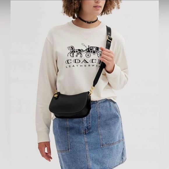 Coach Swinger Bag 20 in black with cherry charm - Picture 5 of 13